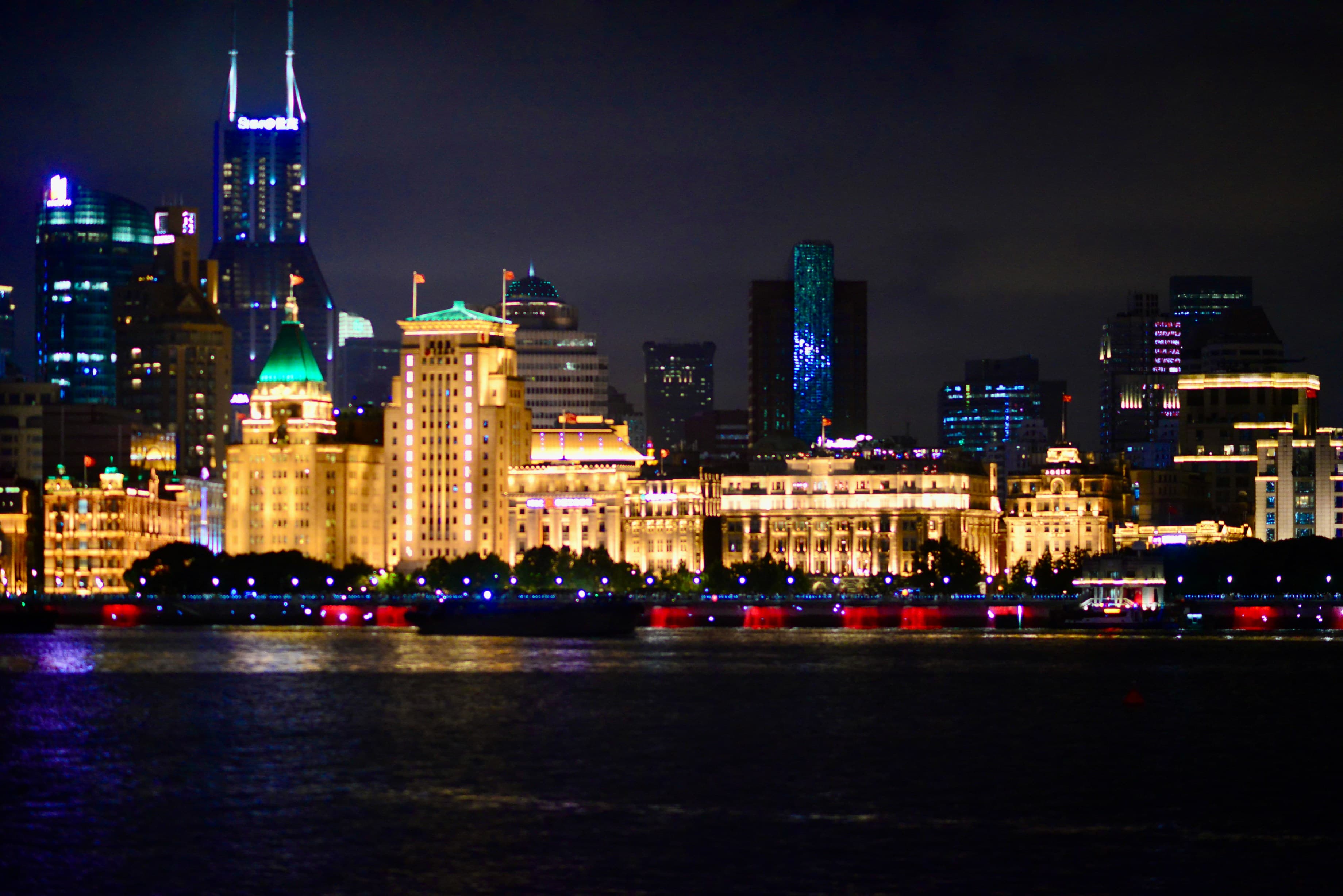 황푸강을 따라 펼쳐지는 상하이 대표 야경 스팟
와이탄